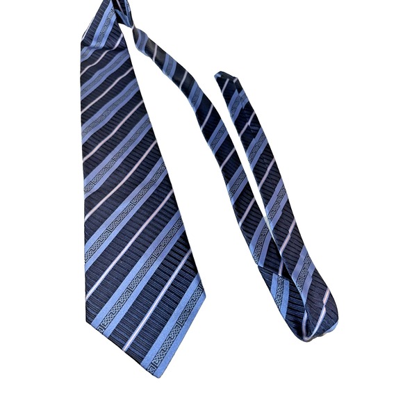 Patrick Francis Ireland Silk Tie Blue Celtic Knot Design 60" Classic Made in Ire - Picture 2 of 8